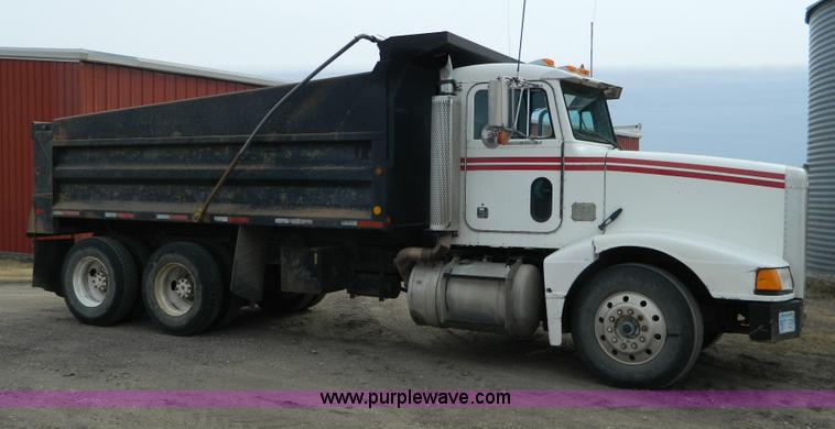 image for item G7614 1991 Peterbilt 377 dump truck