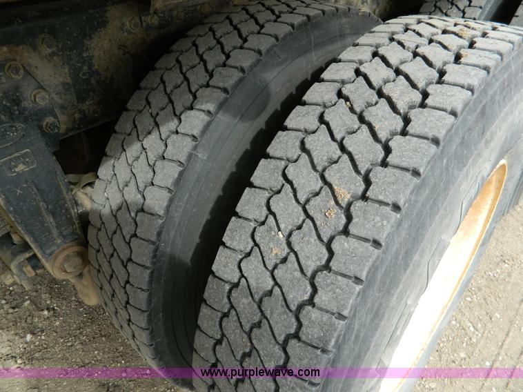 image for item G7614 1991 Peterbilt 377 dump truck