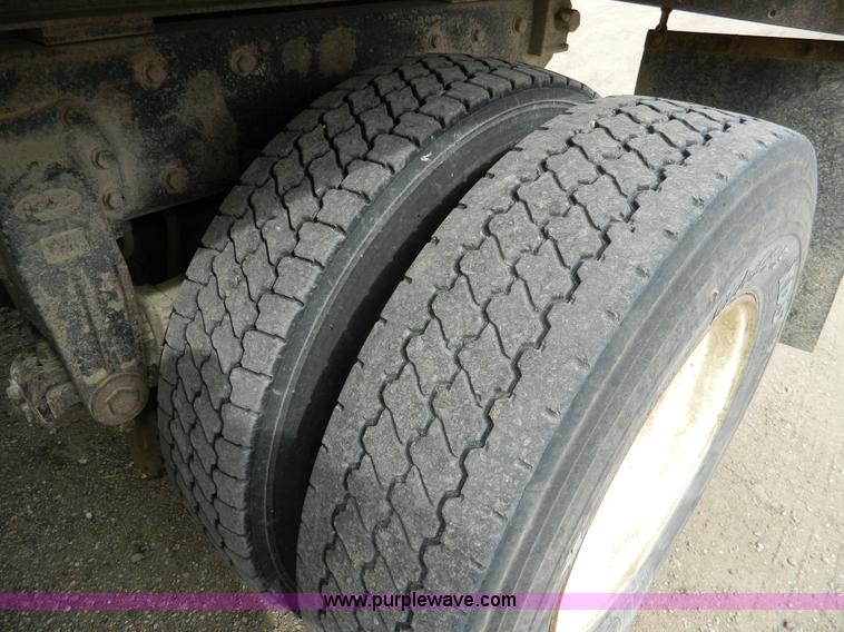 image for item G7614 1991 Peterbilt 377 dump truck