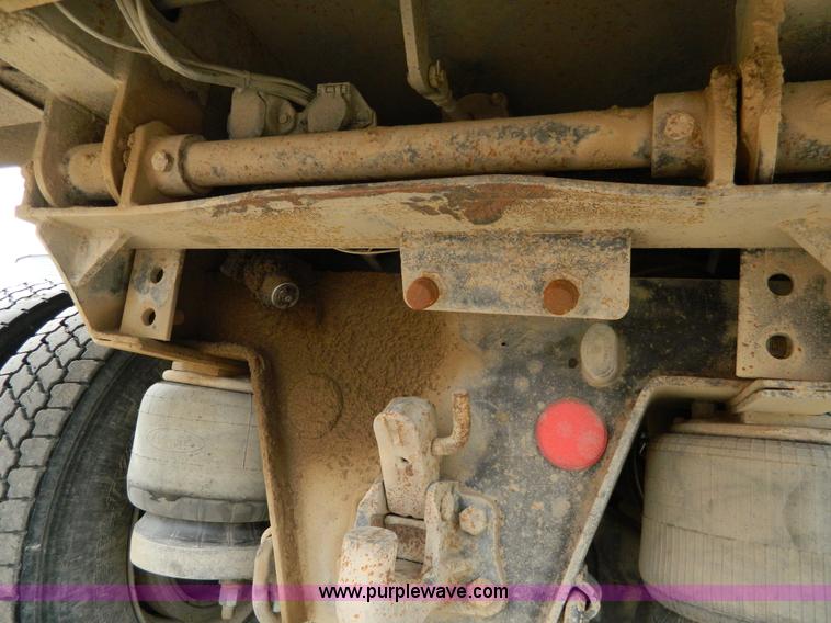 image for item G7614 1991 Peterbilt 377 dump truck