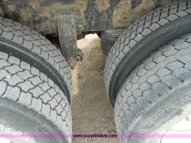 image for item G7614 1991 Peterbilt 377 dump truck