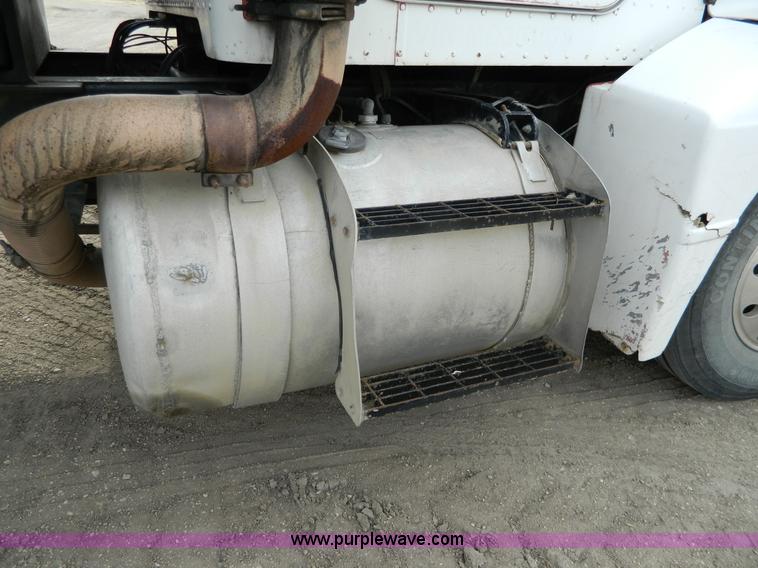 image for item G7614 1991 Peterbilt 377 dump truck