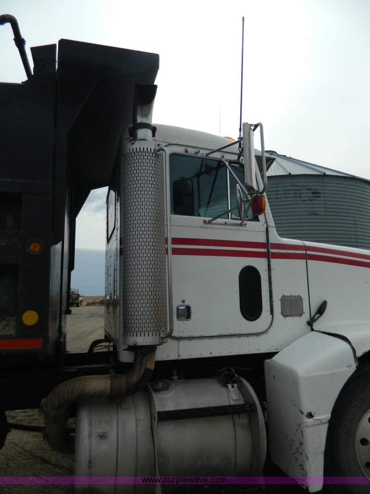 image for item G7614 1991 Peterbilt 377 dump truck