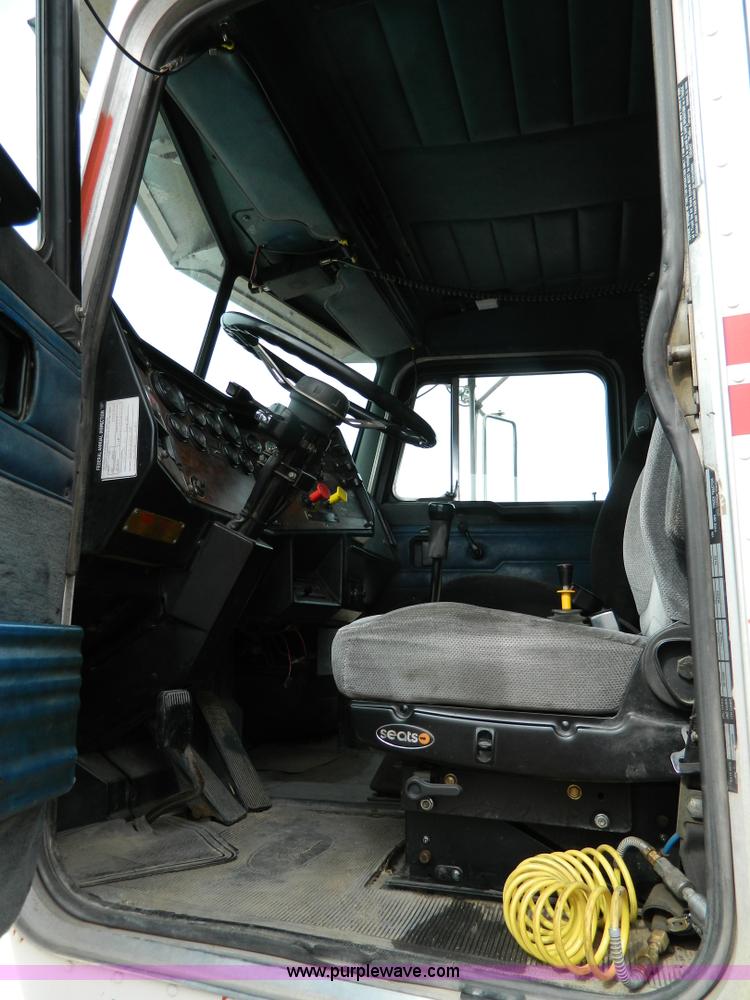 image for item G7614 1991 Peterbilt 377 dump truck