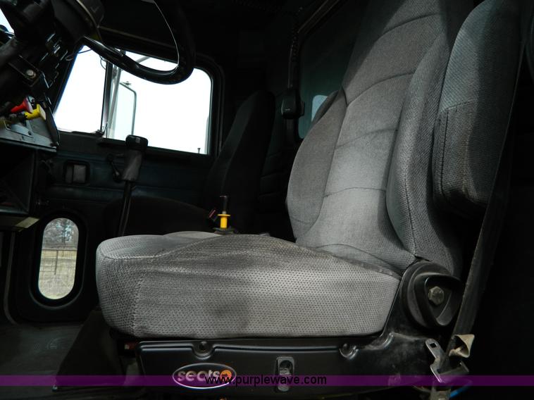 image for item G7614 1991 Peterbilt 377 dump truck