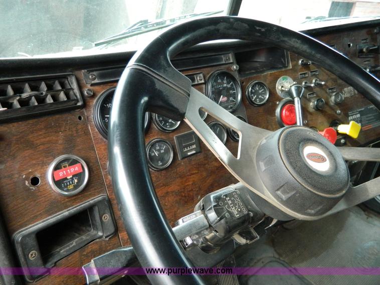 image for item G7614 1991 Peterbilt 377 dump truck