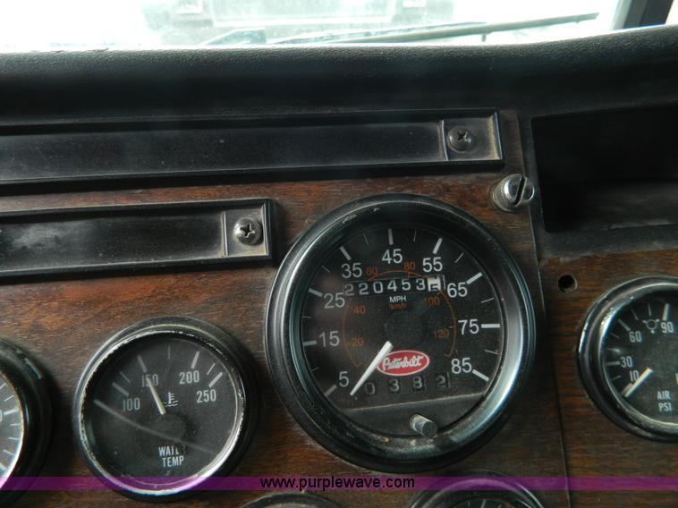 image for item G7614 1991 Peterbilt 377 dump truck