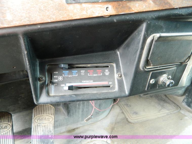 image for item G7614 1991 Peterbilt 377 dump truck