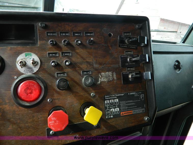 image for item G7614 1991 Peterbilt 377 dump truck