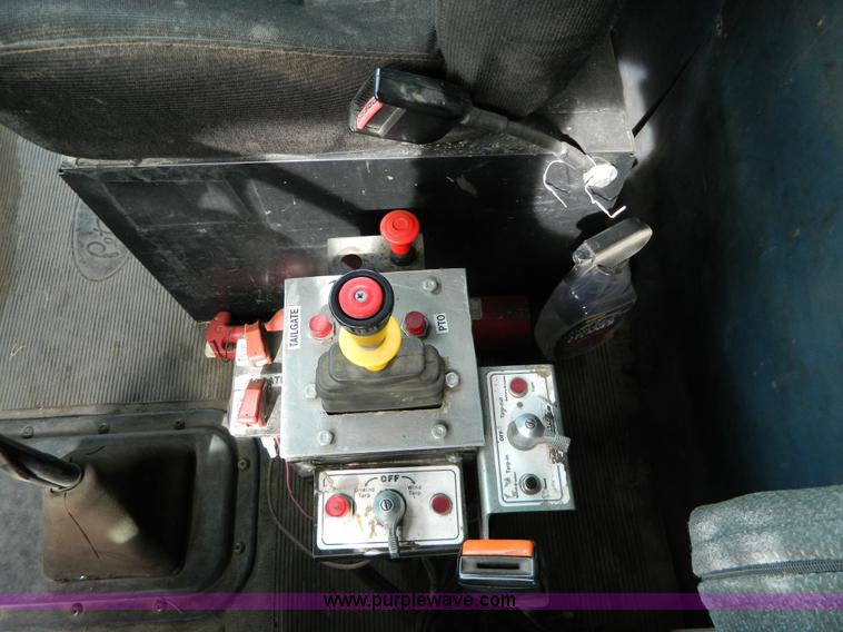 image for item G7614 1991 Peterbilt 377 dump truck