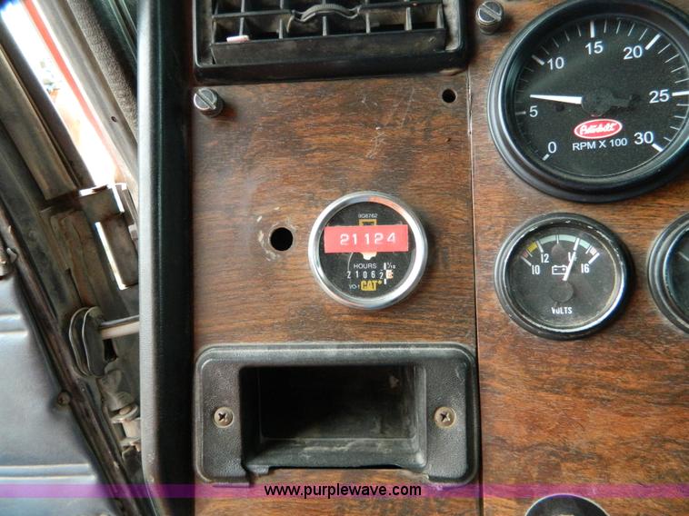 image for item G7614 1991 Peterbilt 377 dump truck