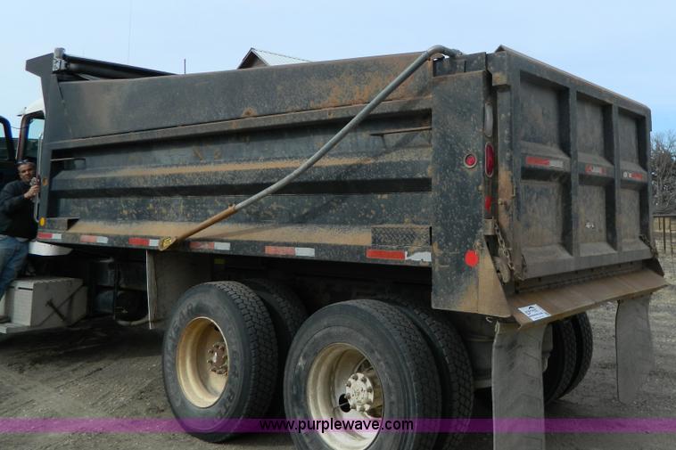 image for item G7614 1991 Peterbilt 377 dump truck