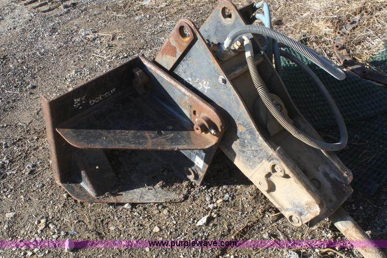 image for item V9508 Bobcat 2500 hydraulic breaker