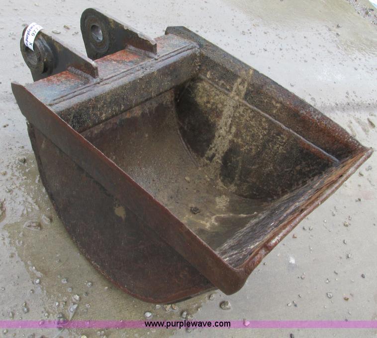 image for item X9777 18"W bucket