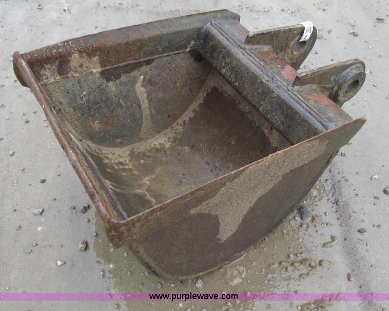 image for item X9777 18"W bucket