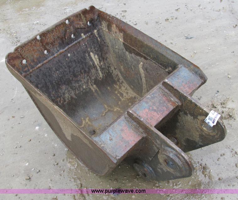 image for item X9777 18"W bucket