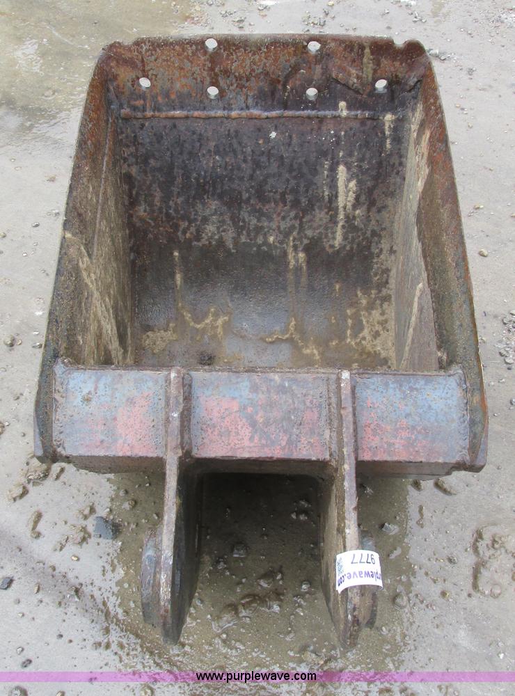 image for item X9777 18"W bucket