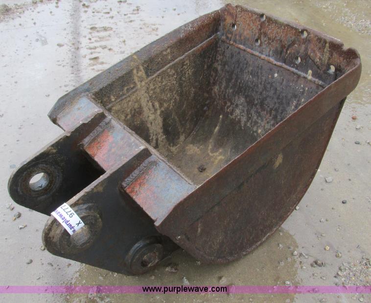 image for item X9777 18"W bucket