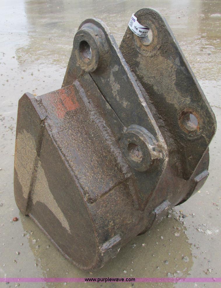 image for item X9777 18"W bucket