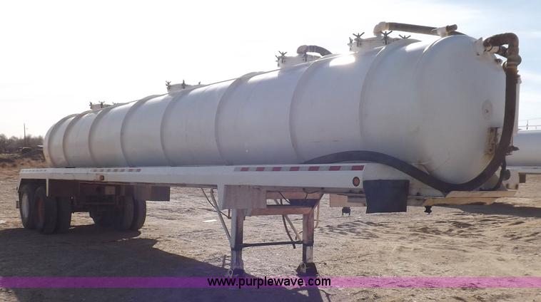 image for item F6397 2003 Dragon vacuum trailer