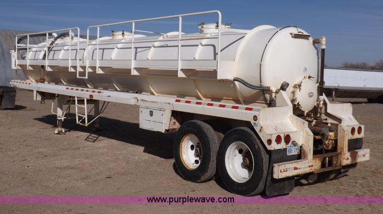 image for item F6397 2003 Dragon vacuum trailer