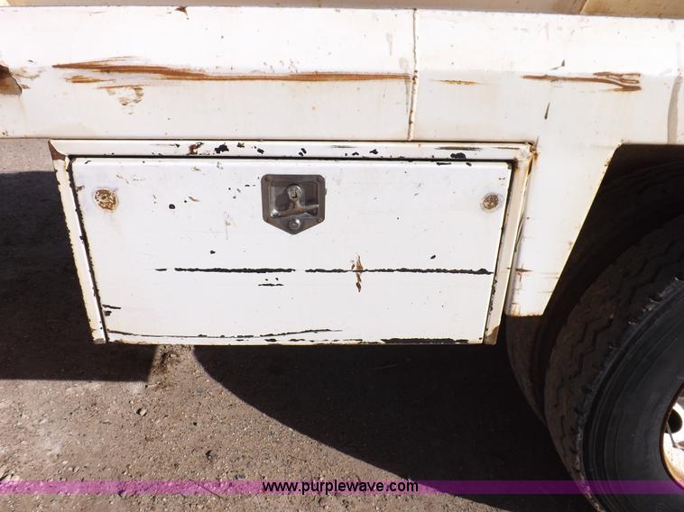 image for item F6397 2003 Dragon vacuum trailer