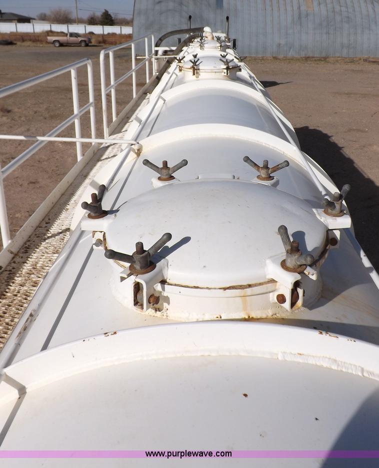 image for item F6397 2003 Dragon vacuum trailer