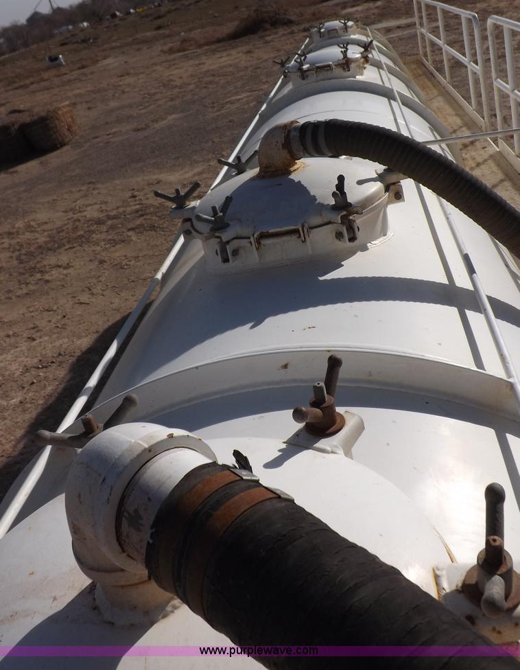 image for item F6397 2003 Dragon vacuum trailer