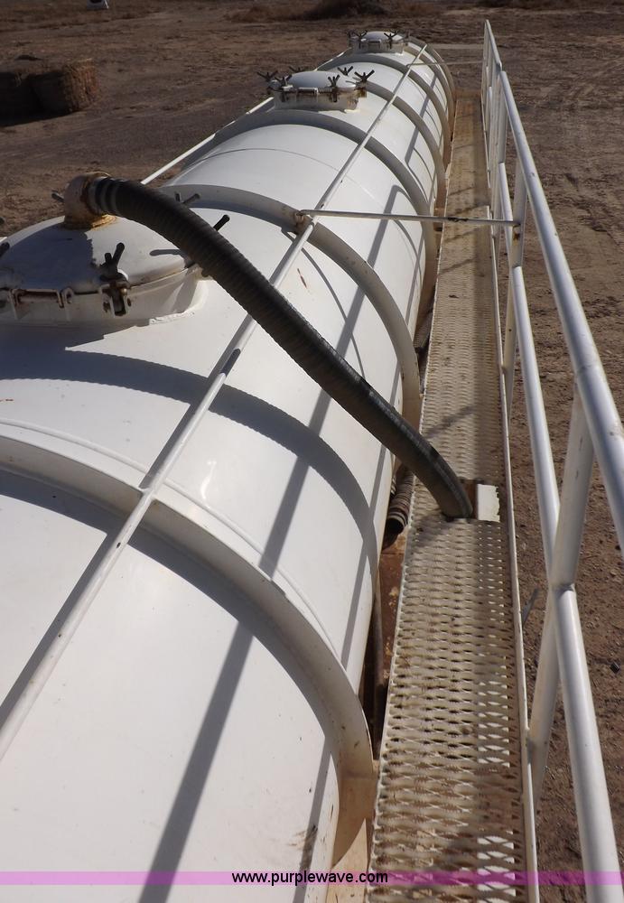 image for item F6397 2003 Dragon vacuum trailer