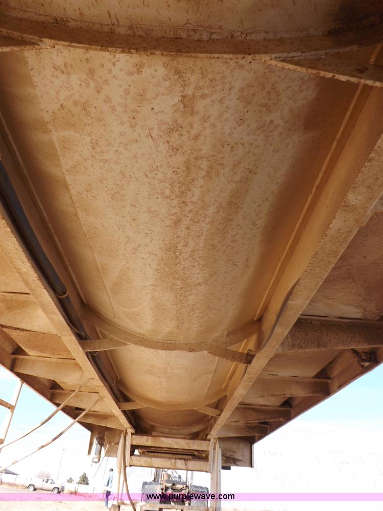 image for item F6397 2003 Dragon vacuum trailer