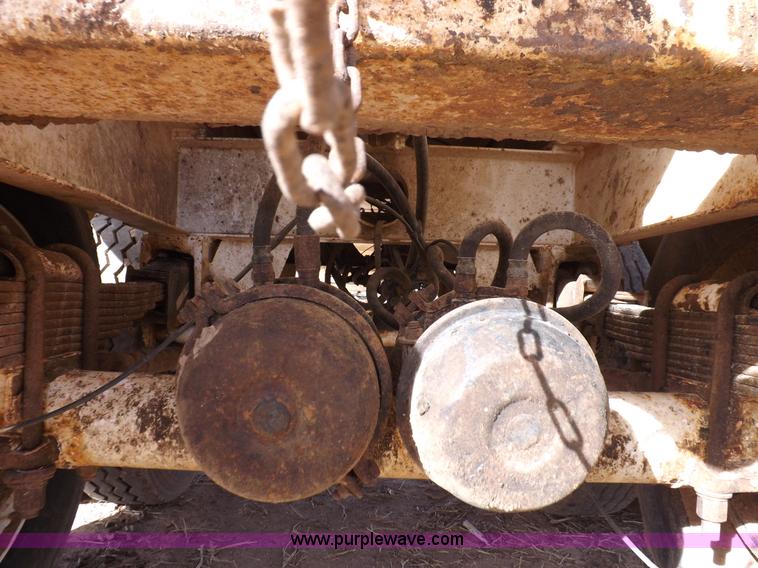 image for item F6397 2003 Dragon vacuum trailer