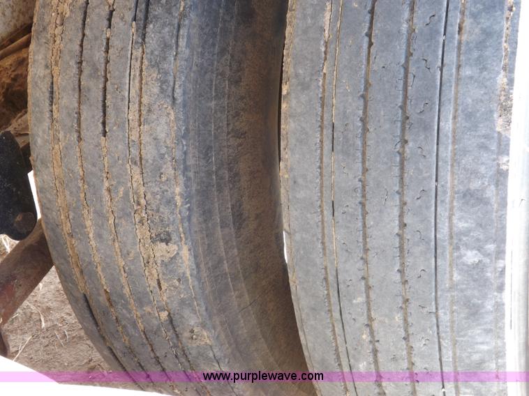 image for item F6397 2003 Dragon vacuum trailer