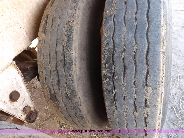 image for item F6397 2003 Dragon vacuum trailer