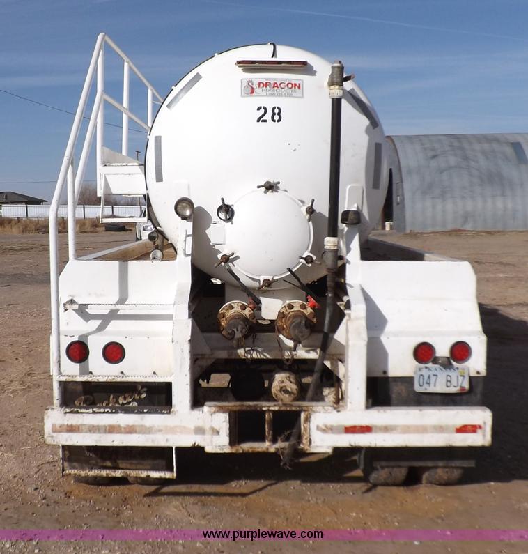 image for item F6398 2009 Dragon vacuum trailer