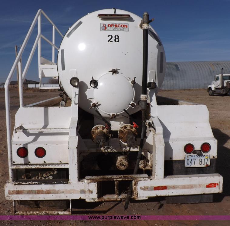 image for item F6398 2009 Dragon vacuum trailer