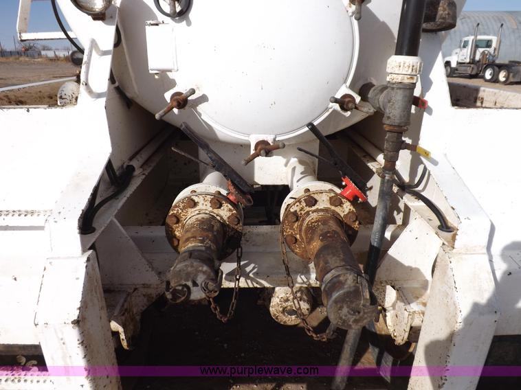 image for item F6398 2009 Dragon vacuum trailer