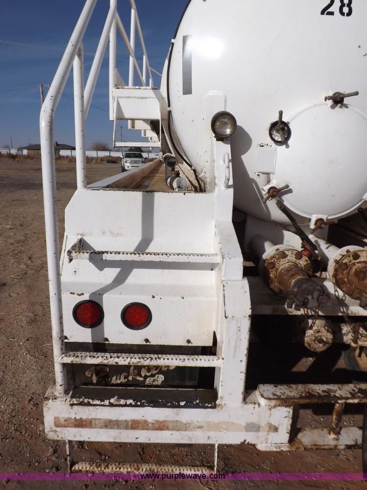 image for item F6398 2009 Dragon vacuum trailer