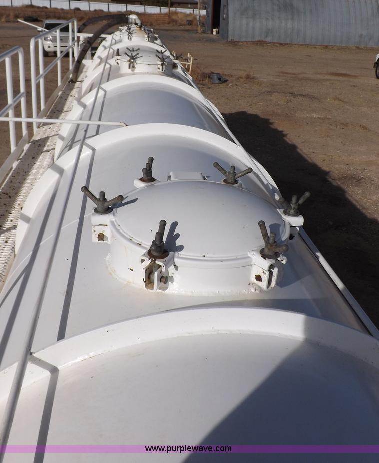 image for item F6398 2009 Dragon vacuum trailer