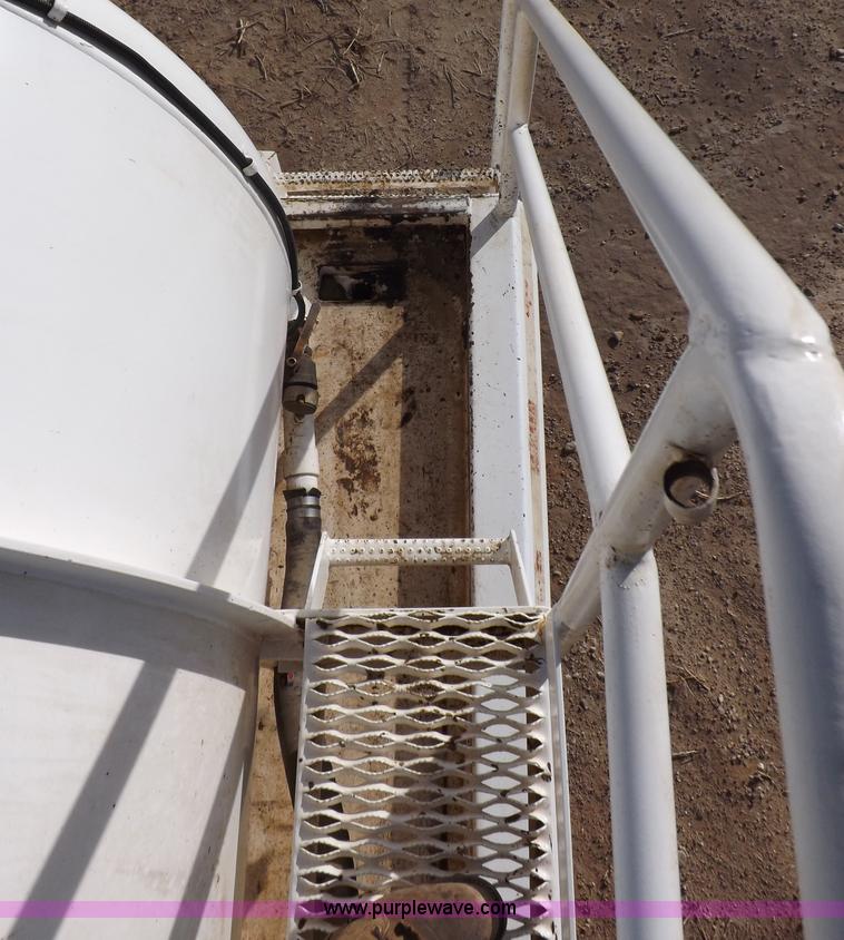 image for item F6398 2009 Dragon vacuum trailer