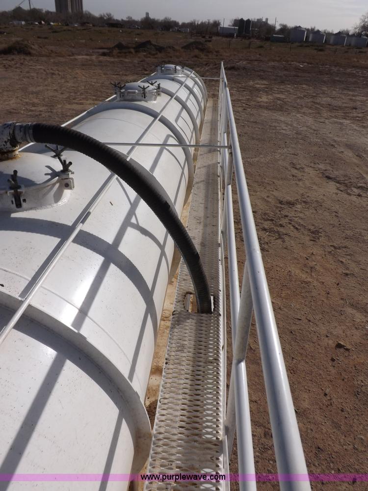 image for item F6398 2009 Dragon vacuum trailer