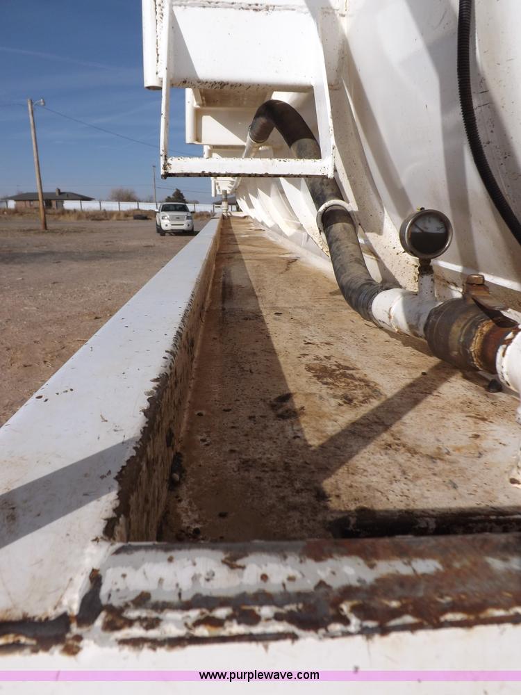 image for item F6398 2009 Dragon vacuum trailer