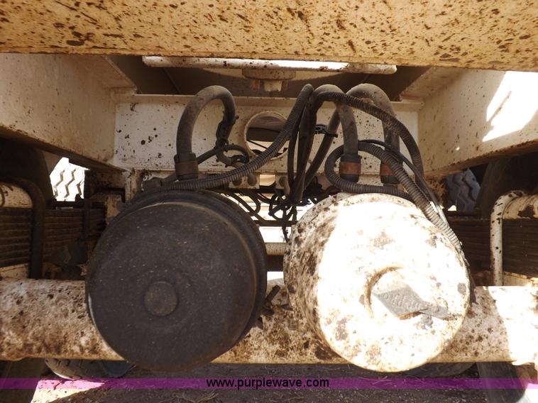 image for item F6398 2009 Dragon vacuum trailer