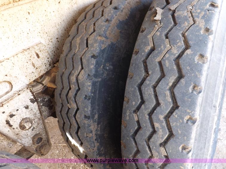 image for item F6398 2009 Dragon vacuum trailer