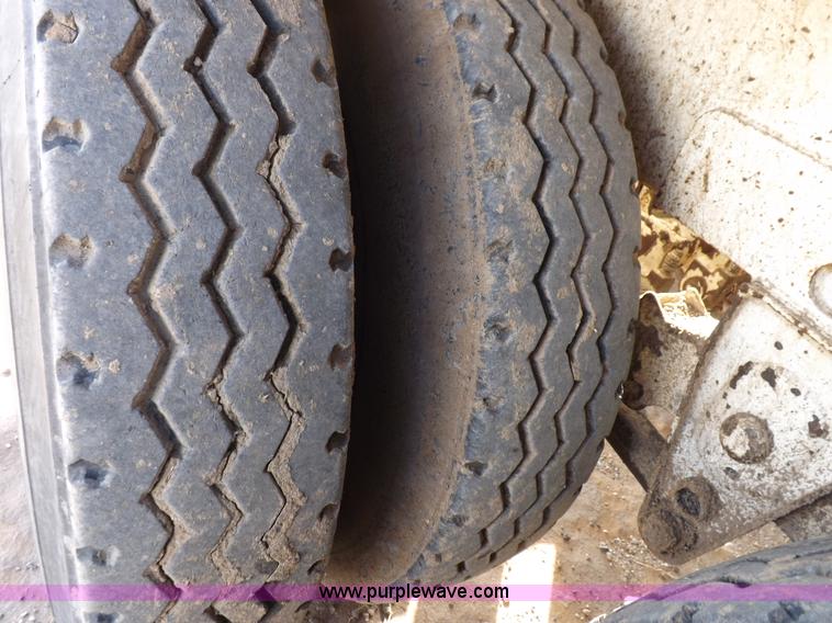 image for item F6398 2009 Dragon vacuum trailer