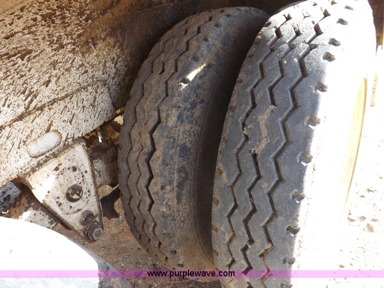 image for item F6398 2009 Dragon vacuum trailer