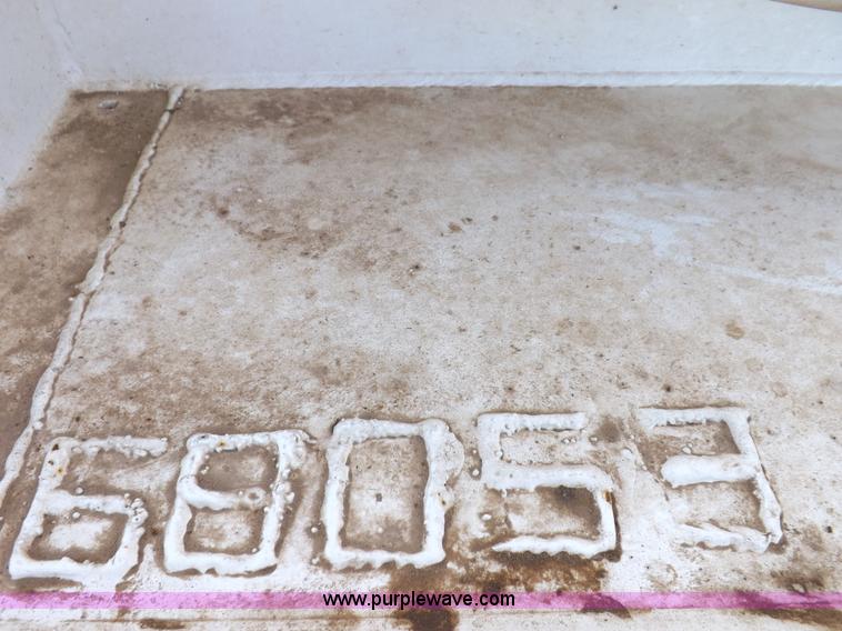 image for item F6398 2009 Dragon vacuum trailer