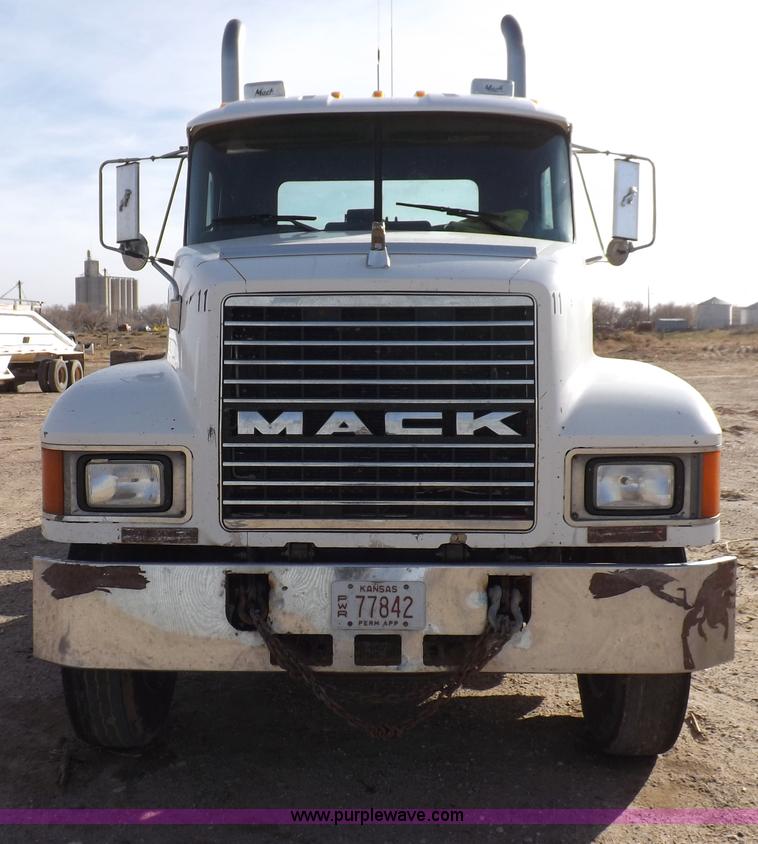 image for item F6399 1999 Mack CH613 semi truck