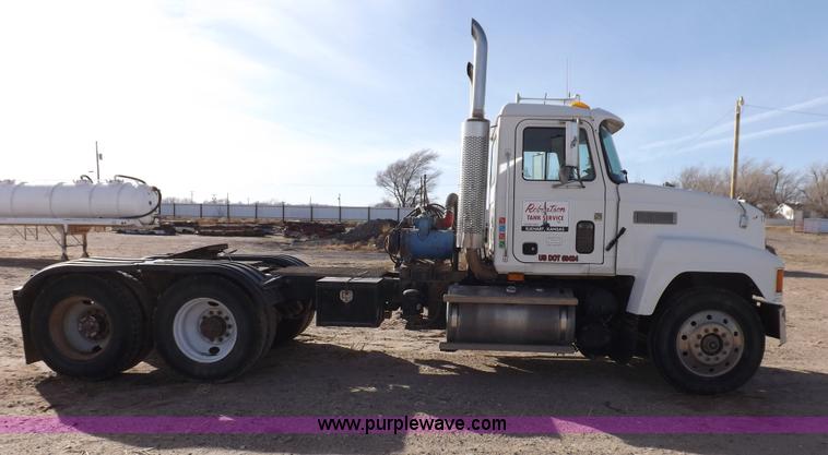 image for item F6399 1999 Mack CH613 semi truck