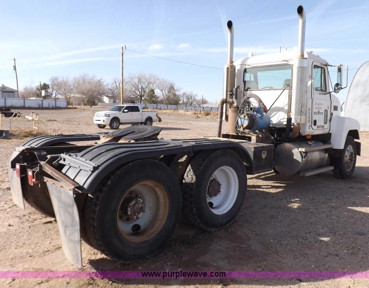 image for item F6399 1999 Mack CH613 semi truck