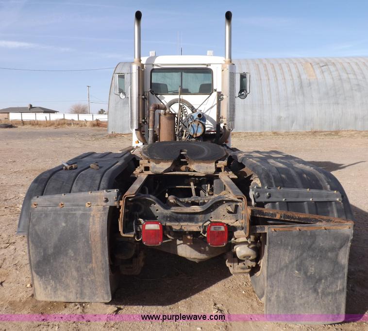 image for item F6399 1999 Mack CH613 semi truck